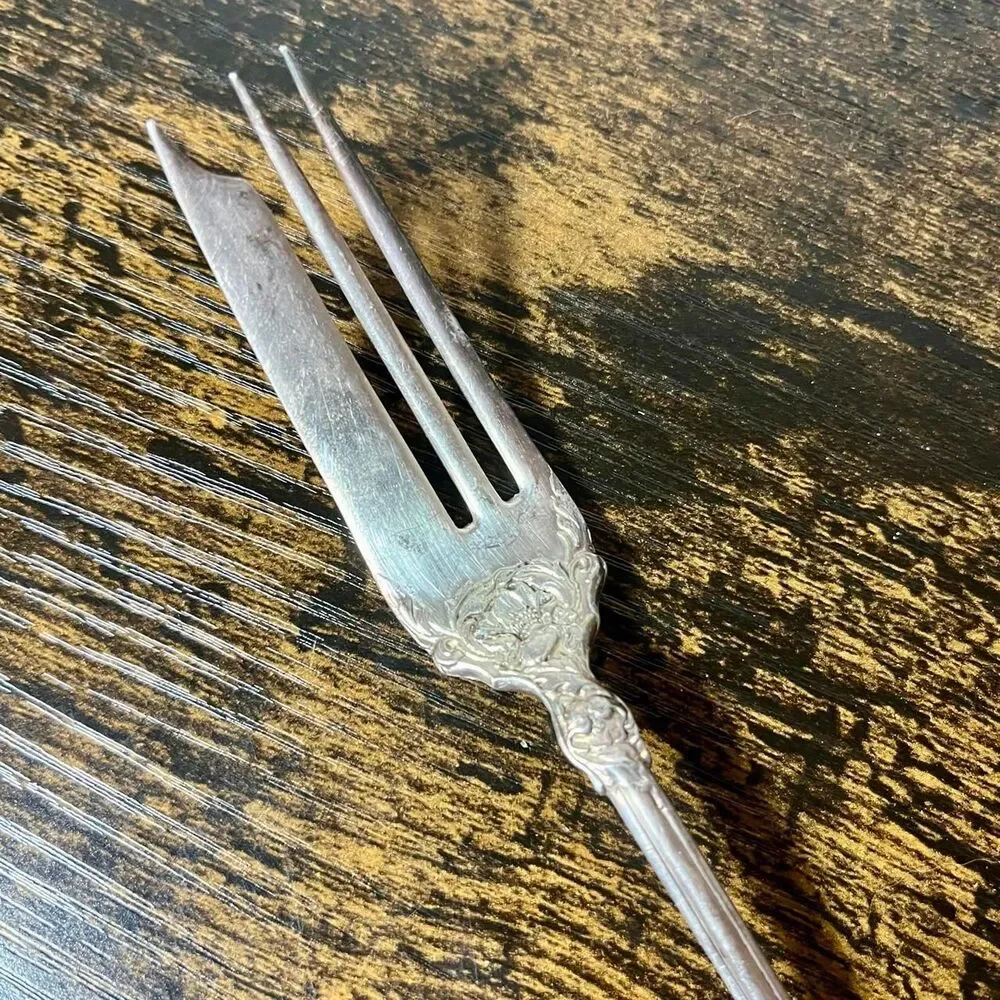 WM A Rogers A1 Silverplate 3-Tine Meat Serving Fork Ornate Victorian Style